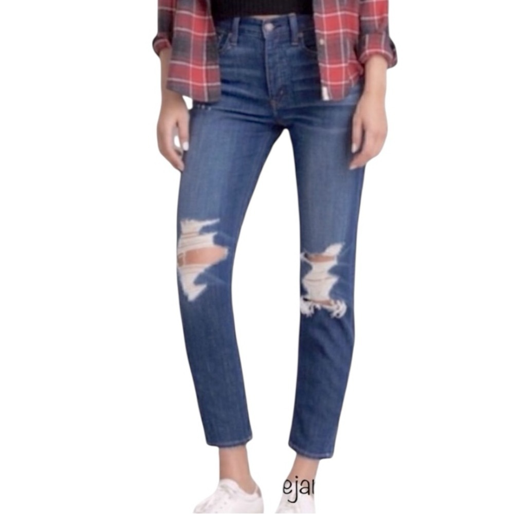 American Eagle Vintage Hi Rise Distressed Button Fly Jeans Size 4 Short or W27